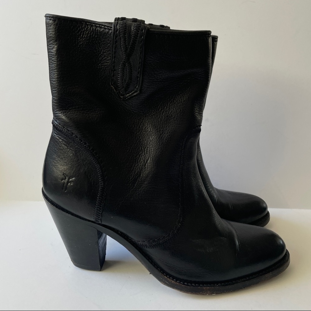 Frye Mustang Black Leather Top Stitch Pull-On Ankle Short Heel Boot Almond Toe - Picture 4 of 9